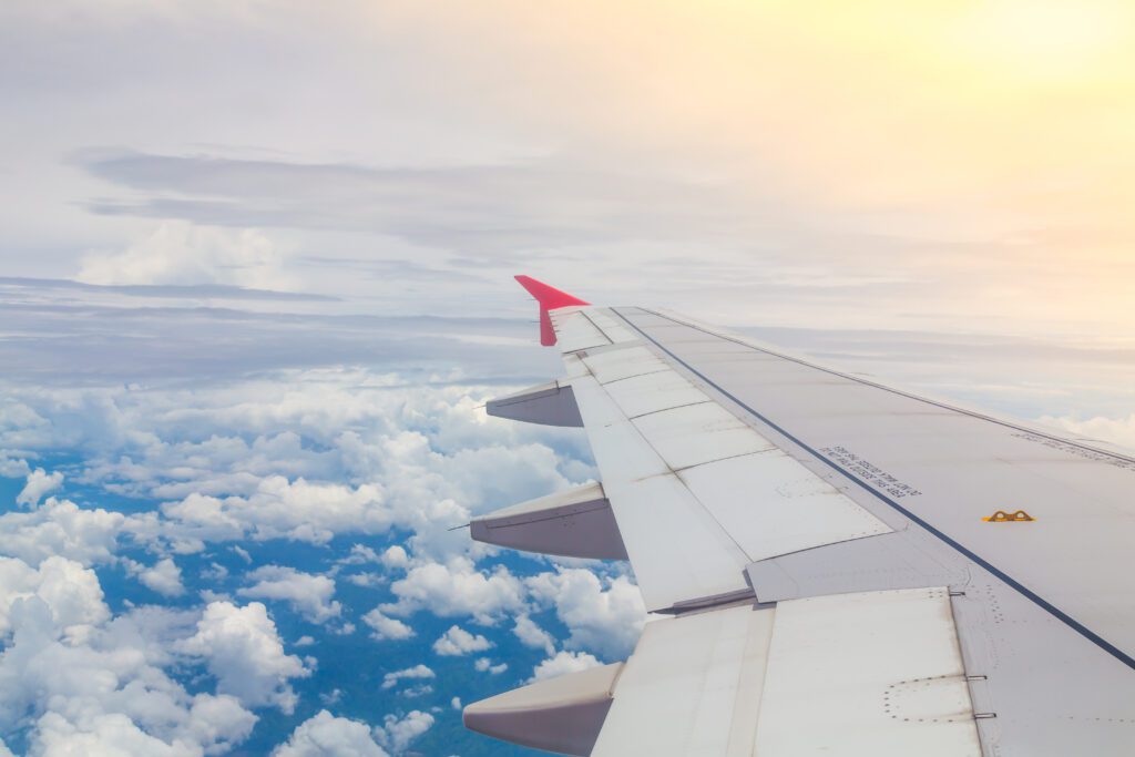 Quer saber como viajar mais gastando menos? Se liga nessas 5 dicas de como acumular mais milhas aéreas e conseguir baratear e muito a sua viagem.
